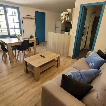 Larimar Etablissement- 200 M De La Apartment