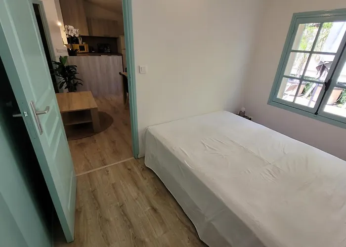 Larimar Etablissement- 200 M De La Sainte-Maxime