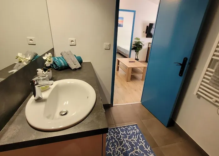 Larimar Etablissement- 200 M De La *