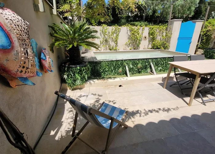 Larimar Etablissement- 200 M De La * Sainte-Maxime